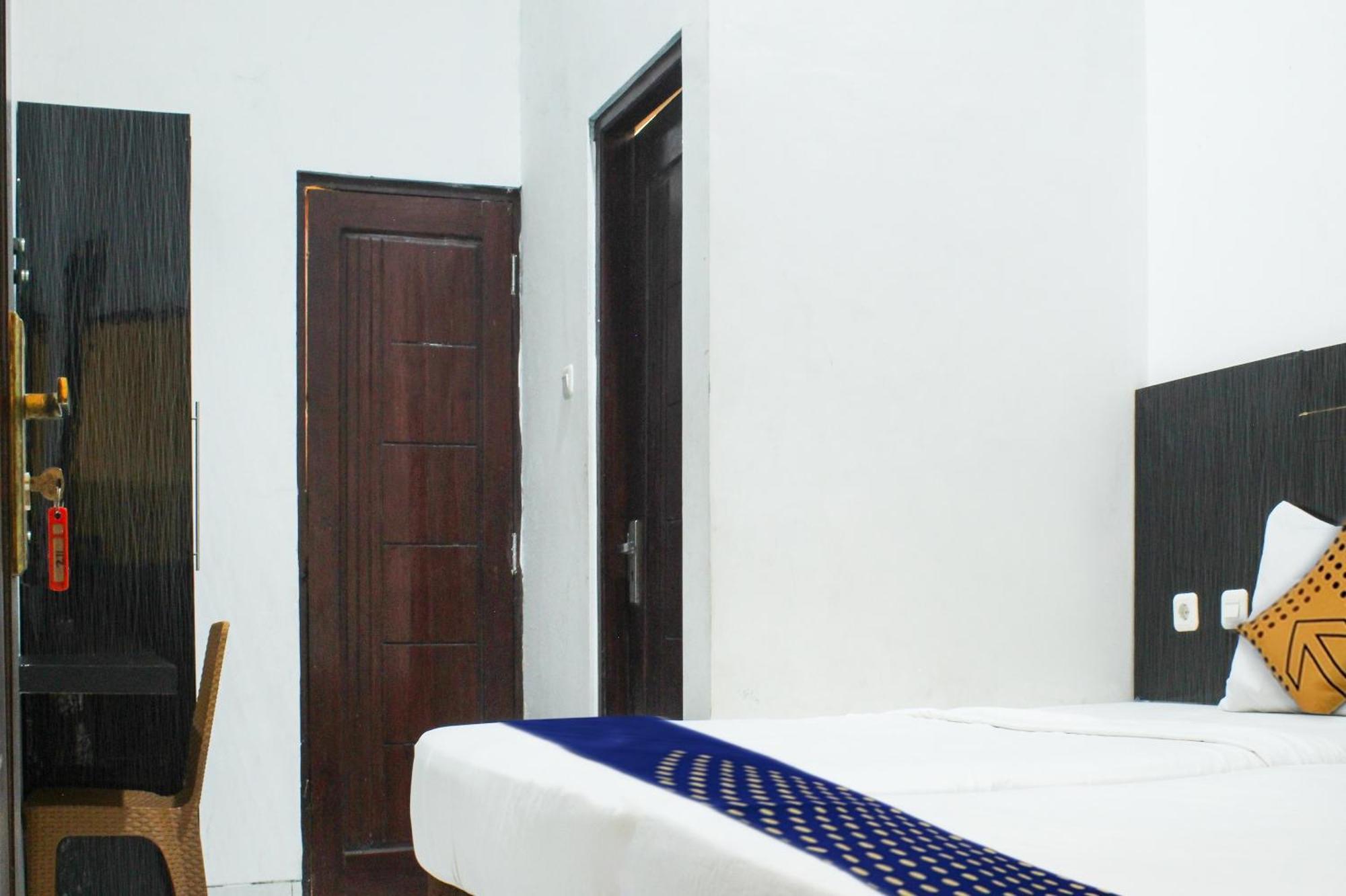 Spot On 3605 Clarichie Guest House Kupang  Buitenkant foto