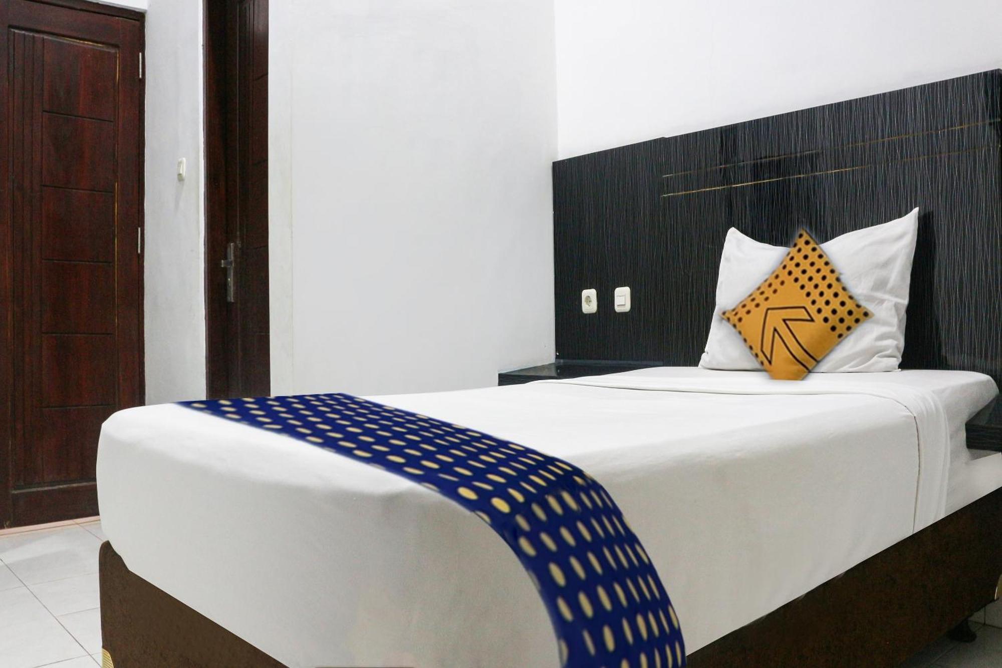 Spot On 3605 Clarichie Guest House Kupang  Buitenkant foto