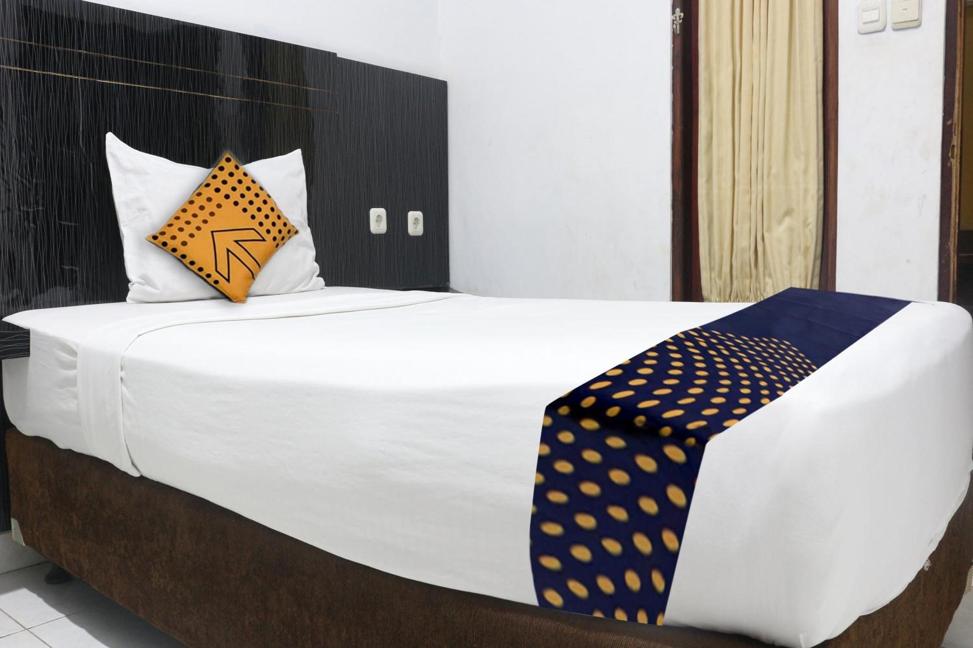 Spot On 3605 Clarichie Guest House Kupang  Buitenkant foto